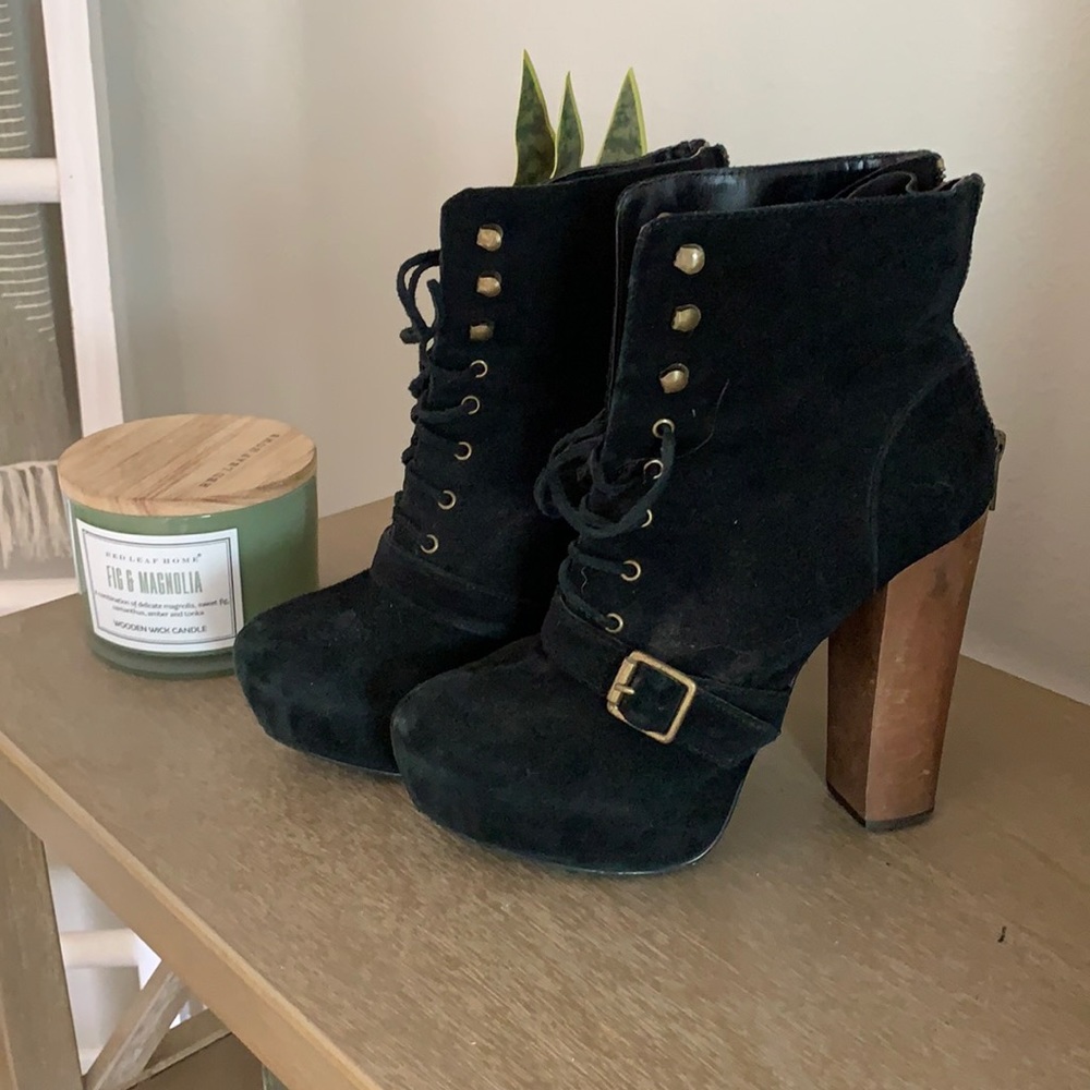Steve Madden lace up bootie